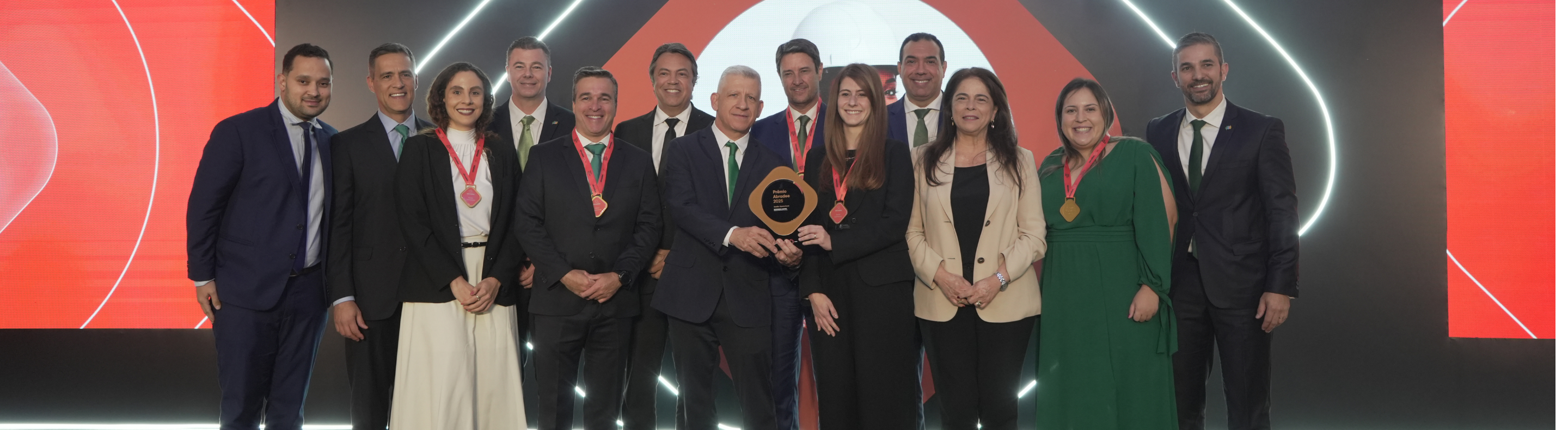 Equipe da Neoenergia Elektro comemora vitória no Prêmio Abradee 2025 como melhor distribuidora do Sudeste– Foto: Divulgação Neoenergia